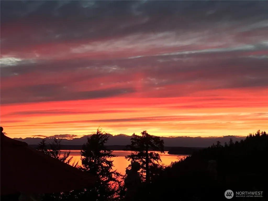 1022 7th Court Fox Island WA 98333