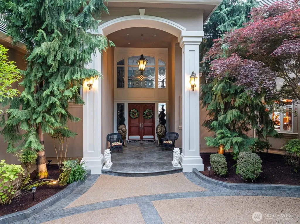 1022 7th Court Fox Island WA 98333
