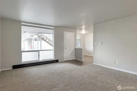 219 5th Avenue NE Puyallup WA 98372