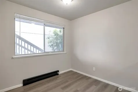 219 5th Avenue NE Puyallup WA 98372