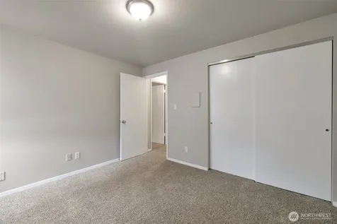 219 5th Avenue NE Puyallup WA 98372