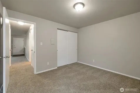 219 5th Avenue NE Puyallup WA 98372