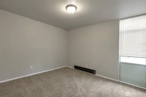 219 5th Avenue NE Puyallup WA 98372