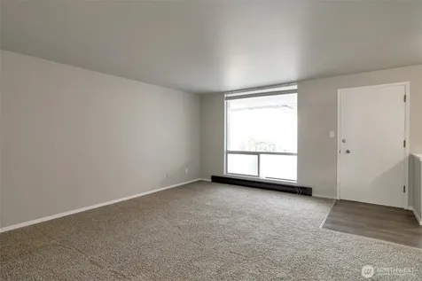 219 5th Avenue NE Puyallup WA 98372