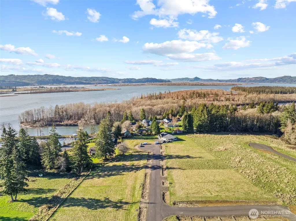 48 Sunnyfield Drive Cathlamet WA 98612
