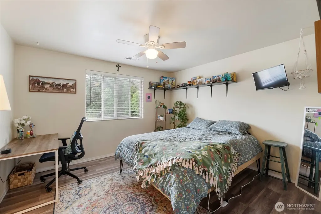 2219 Key Peninsula Highway SW Lakebay WA 98349