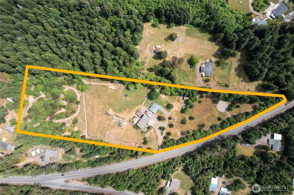 2219 Key Peninsula Highway SW Lakebay WA 98349