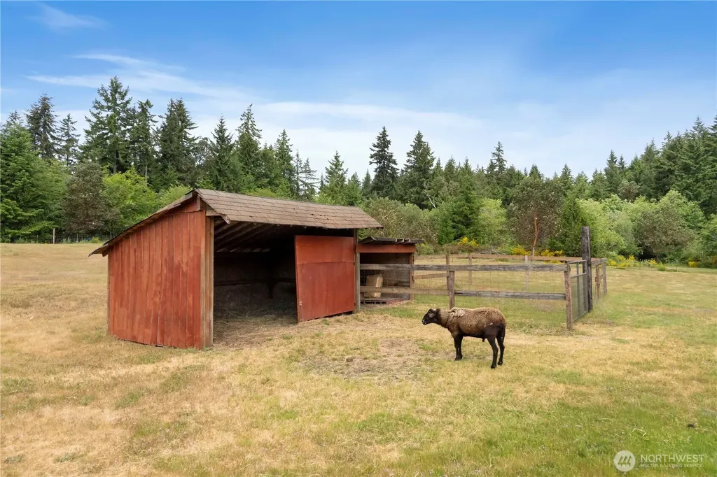 2219 Key Peninsula Highway SW Lakebay WA 98349