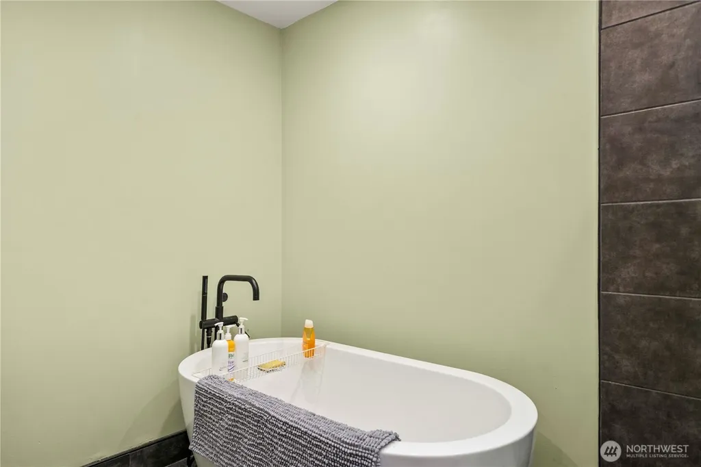 6702 77th Street W Lakewood WA 98499