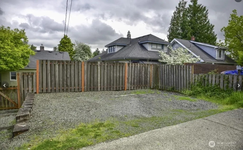 4823 40th Avenue SW Seattle WA 98116
