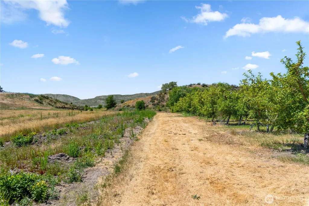 200 Lakayuse Road Manson WA 98831
