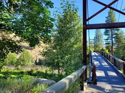 615 Pine Loop Winthrop WA 98862
