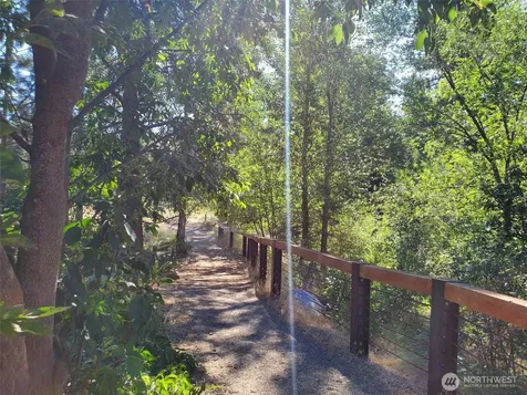 615 Pine Loop Winthrop WA 98862