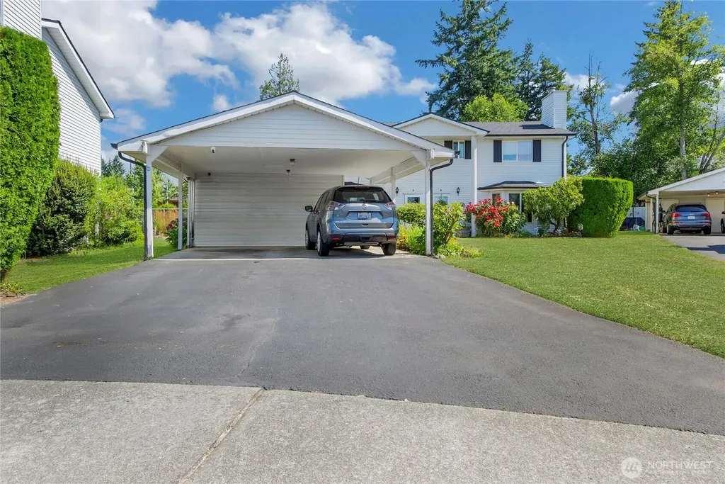 747 37th Street SE Auburn WA 98002