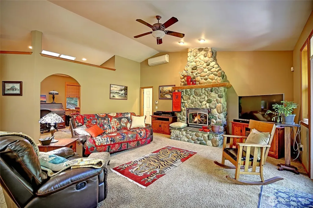 628 N Sunset Drive Camano Island WA 98282