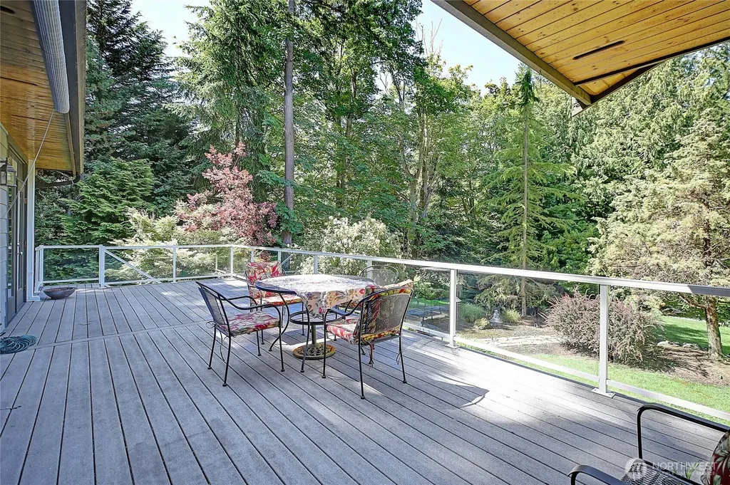628 N Sunset Drive Camano Island WA 98282
