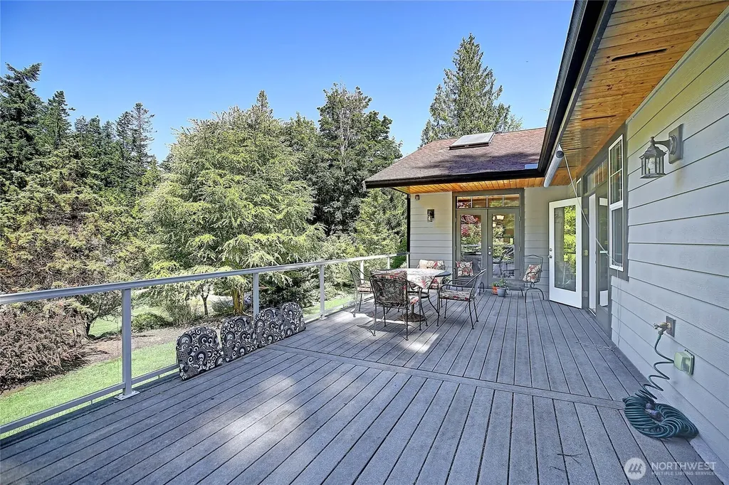 628 N Sunset Drive Camano Island WA 98282