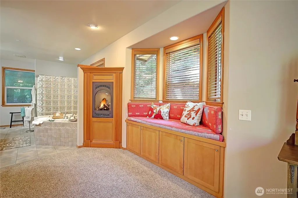 628 N Sunset Drive Camano Island WA 98282
