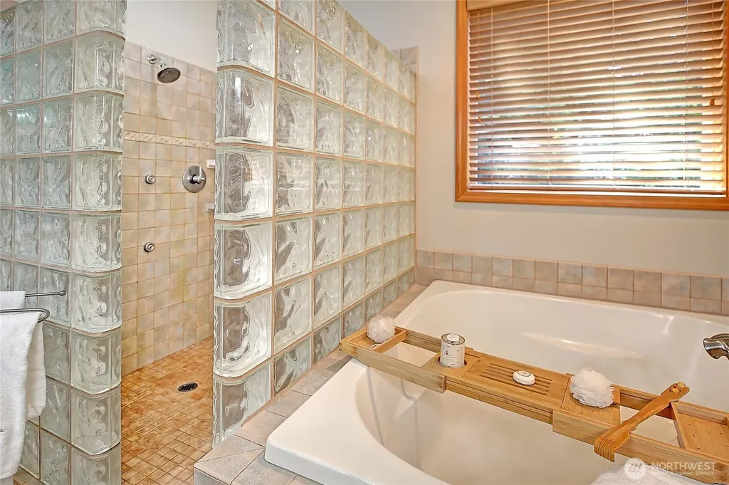 628 N Sunset Drive Camano Island WA 98282
