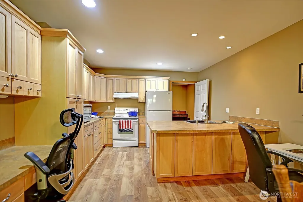 628 N Sunset Drive Camano Island WA 98282
