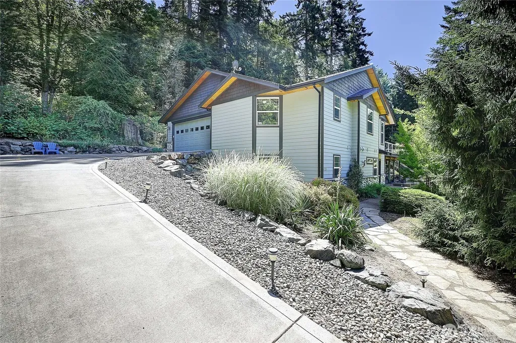 628 N Sunset Drive Camano Island WA 98282