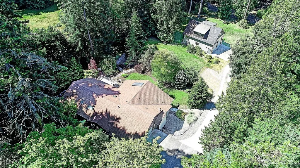 628 N Sunset Drive Camano Island WA 98282