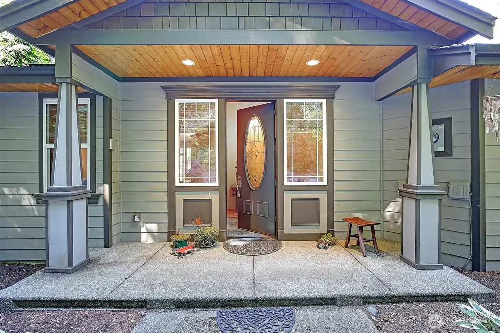 628 N Sunset Drive Camano Island WA 98282