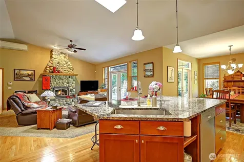 628 N Sunset Drive Camano Island WA 98282
