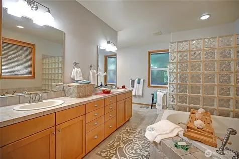 628 N Sunset Drive Camano Island WA 98282