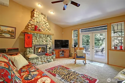 628 N Sunset Drive Camano Island WA 98282
