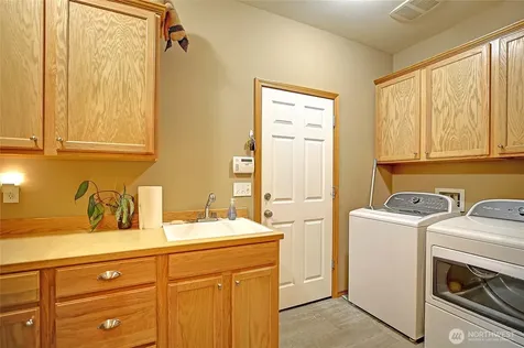 628 N Sunset Drive Camano Island WA 98282