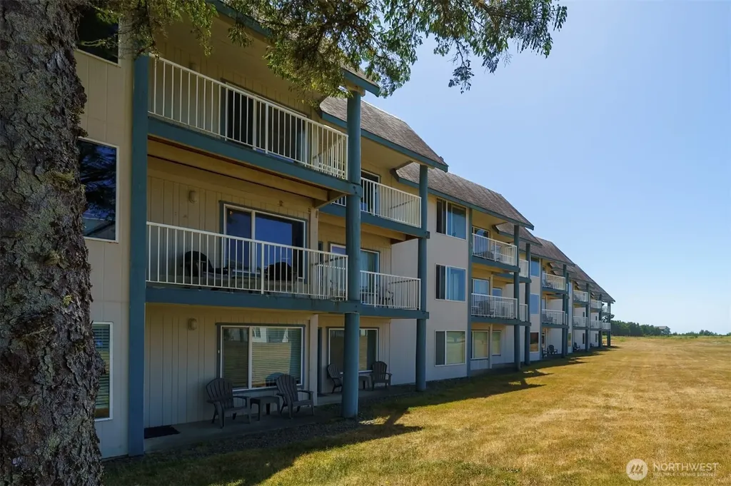 210 26th Street NW Long Beach WA 98631