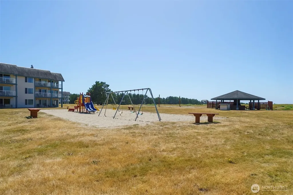 210 26th Street NW Long Beach WA 98631