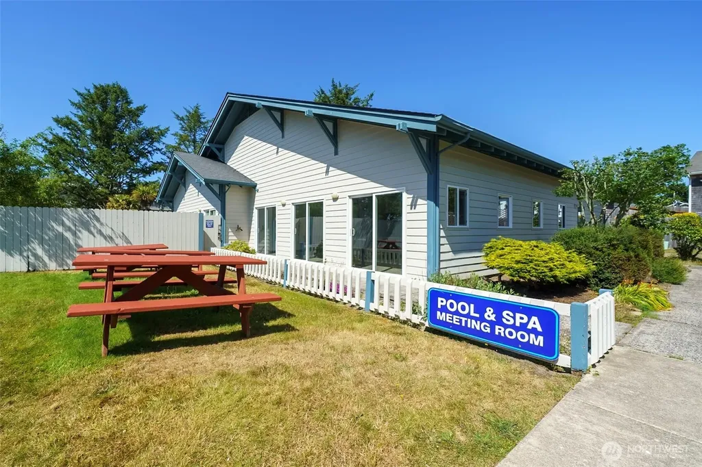 210 26th Street NW Long Beach WA 98631