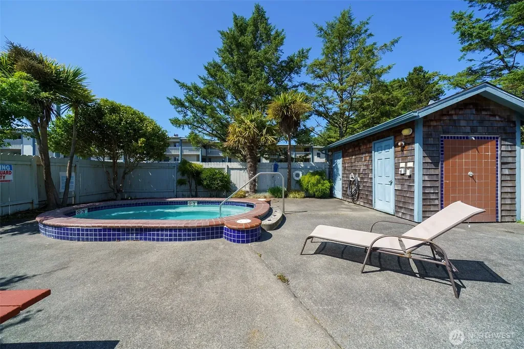 210 26th Street NW Long Beach WA 98631