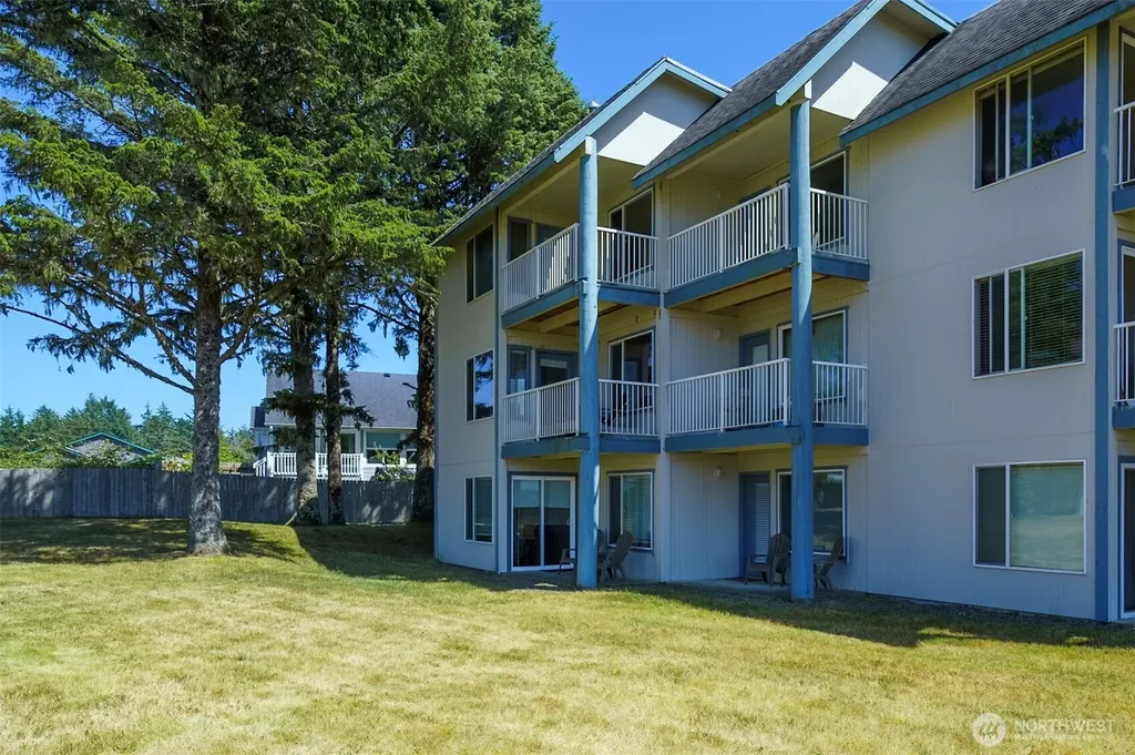 210 26th Street NW Long Beach WA 98631