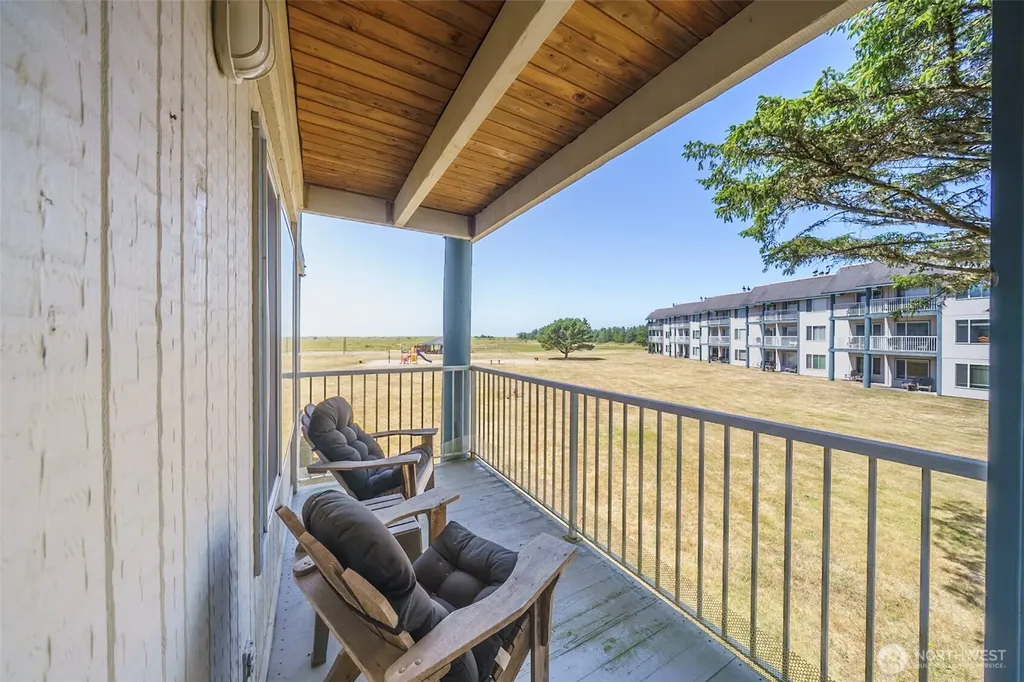 210 26th Street NW Long Beach WA 98631