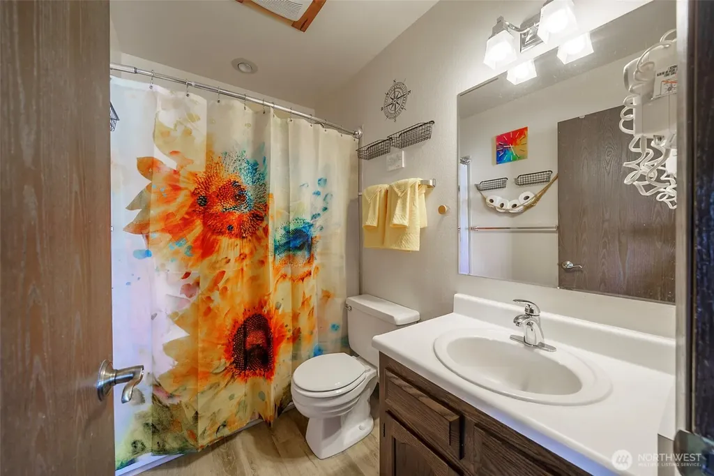 210 26th Street NW Long Beach WA 98631