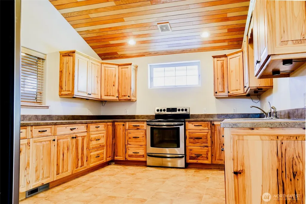 2034 Pine Creek Road Tonasket WA 98855