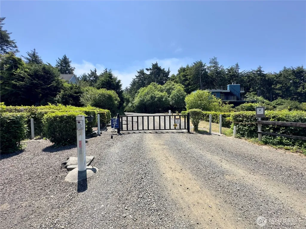 57 Koala Lane Pacific Beach WA 98571