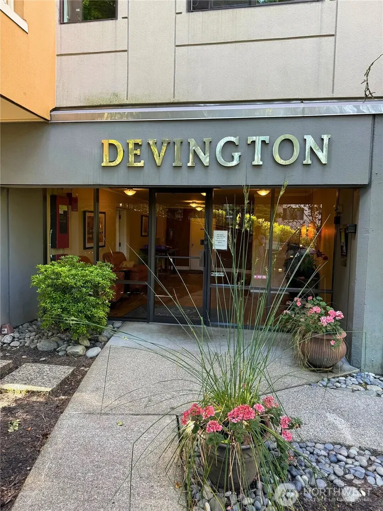 7600 SE 29th Street Mercer Island WA 98040