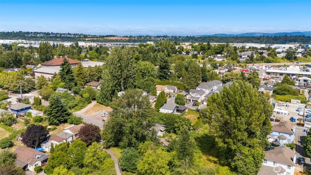 565 S Director Seattle WA 98108