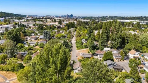 565 S Director Seattle WA 98108