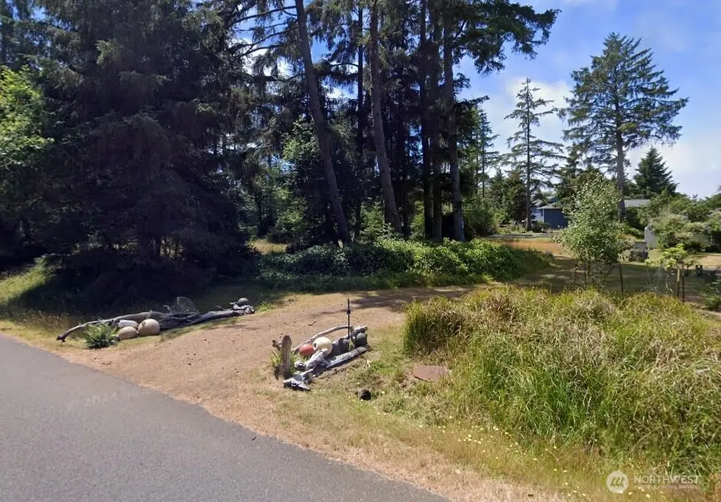 657 Sollecks Avenue SE Ocean Shores WA 98569