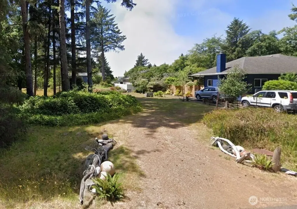 657 Sollecks Avenue SE Ocean Shores WA 98569