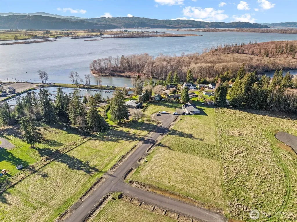 38 Sunnyfield Drive Cathlamet WA 98612