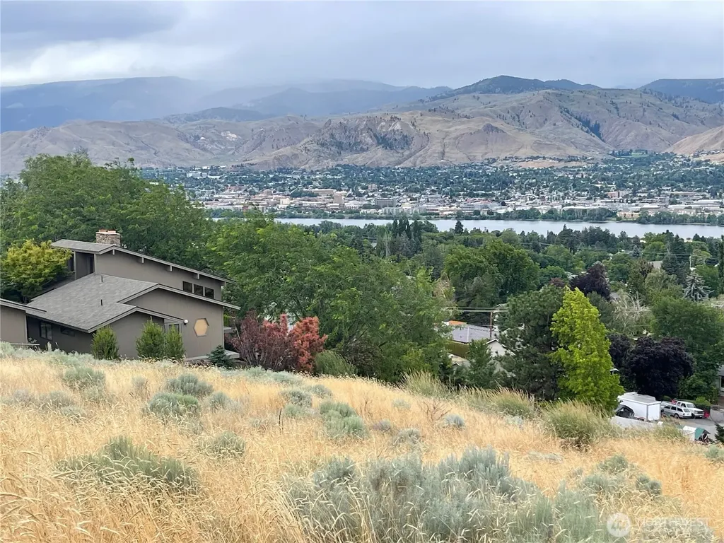 2714 Casa Mia Drive East Wenatchee WA 98802