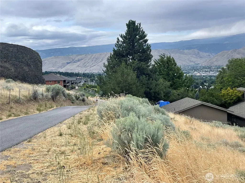2714 Casa Mia Drive East Wenatchee WA 98802
