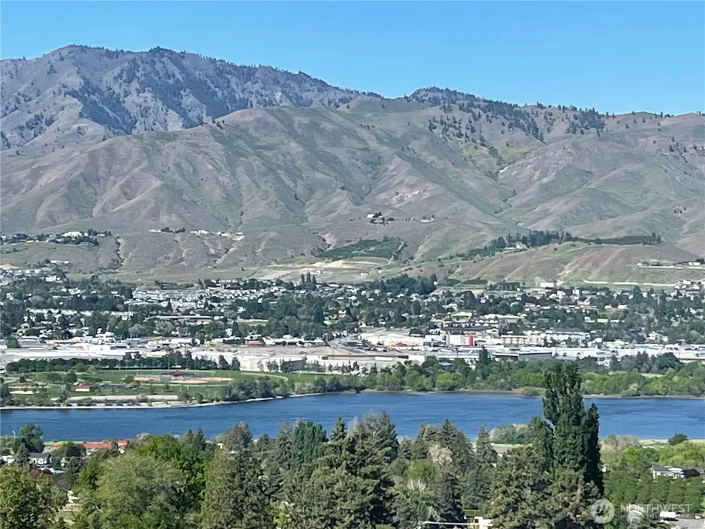2714 Casa Mia Drive East Wenatchee WA 98802