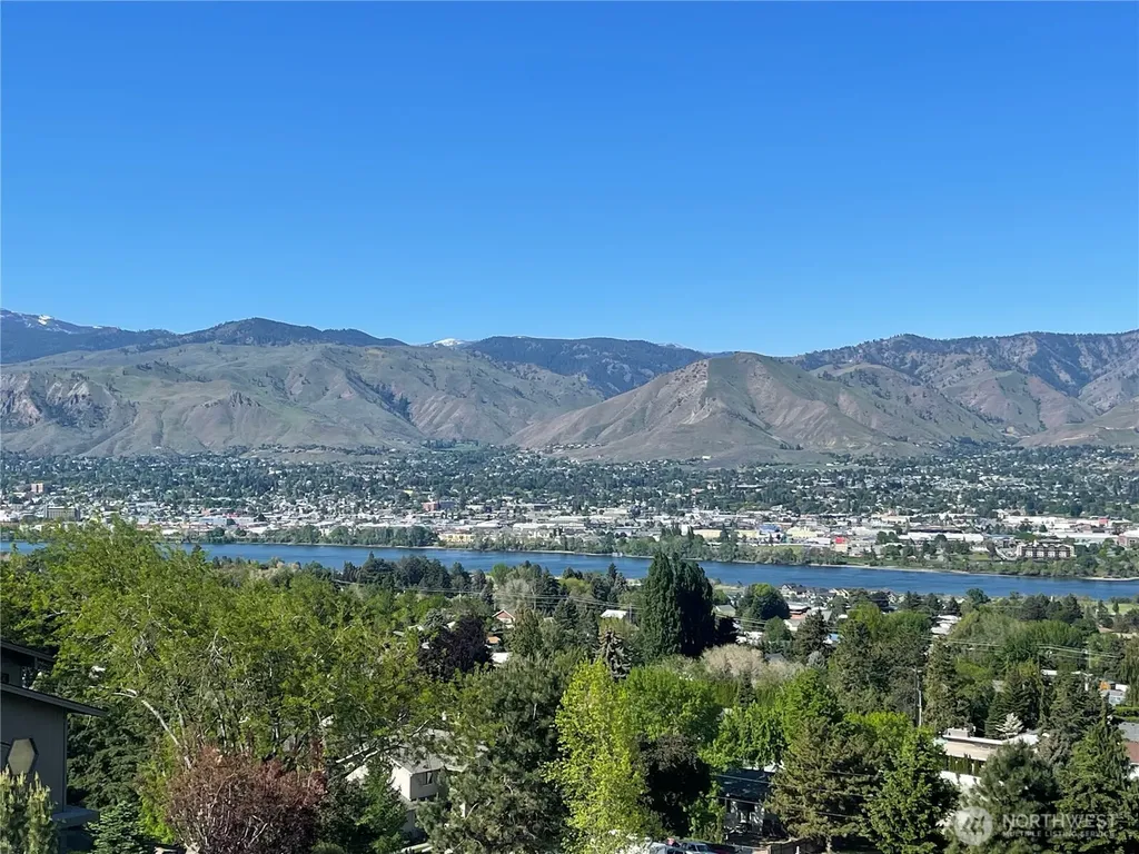 2714 Casa Mia Drive East Wenatchee WA 98802